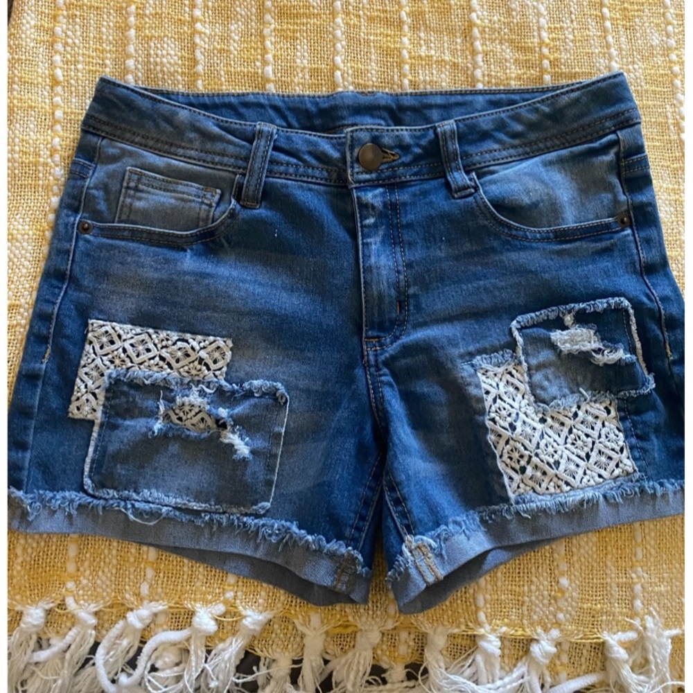 Wonder Nation shorts w/ laced pocket